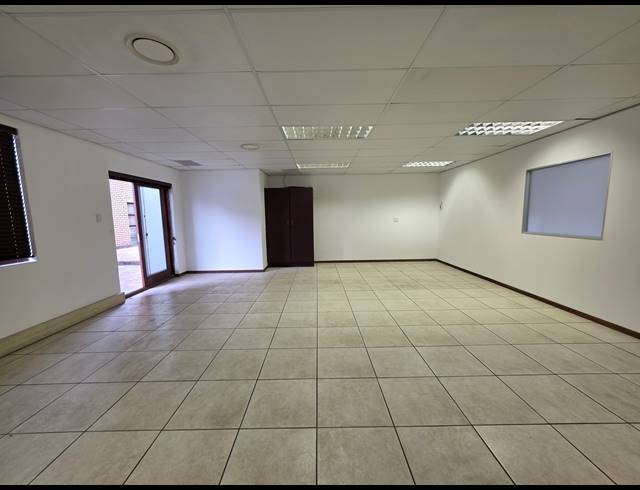172M² OFFICE TO LET IN HONEYDEW